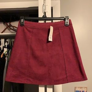 NEVER WORN— Skirt
